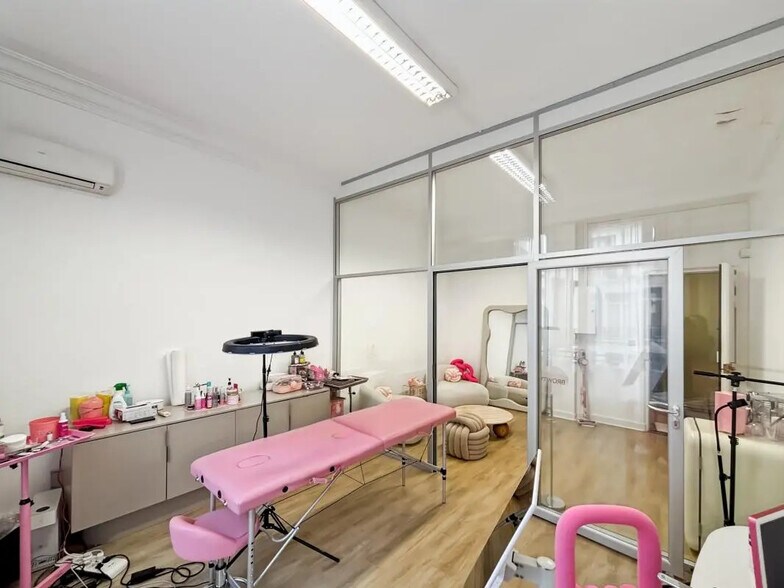 Office in Paris for lease - Building Photo - Image 3 of 5