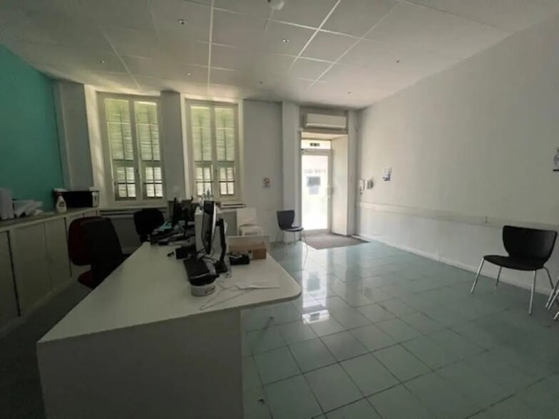Office in Nice for sale - Interior Photo - Image 3 of 23