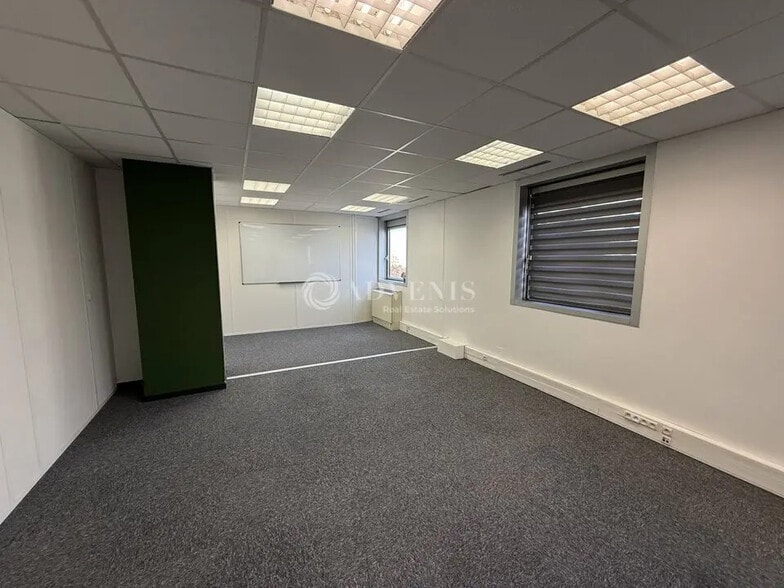 Office in Noisy-le-Grand for lease - Building Photo - Image 3 of 7