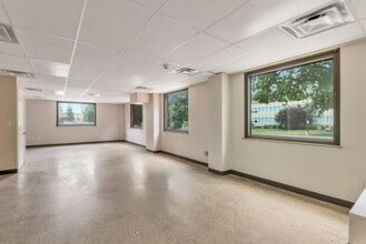 2330 Victory Pky, Cincinnati, OH for lease Interior Photo- Image 2 of 5