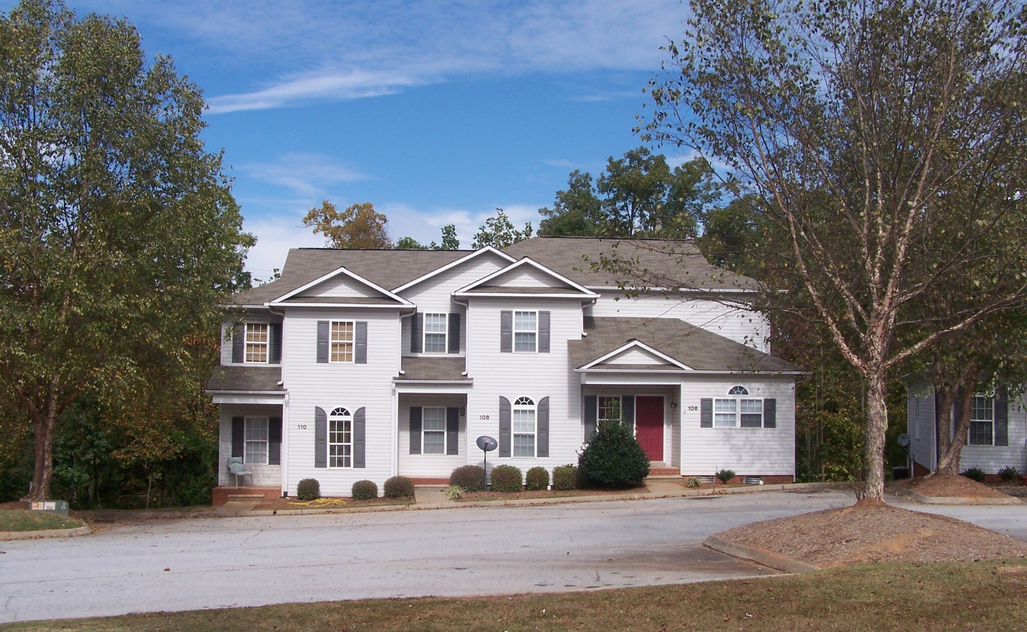 106-118 Huntress Dr, Greer, SC for sale Primary Photo- Image 1 of 6