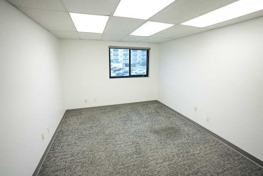 8814-8818 S Sepulveda Blvd, Los Angeles, CA for lease - Interior Photo - Image 3 of 24