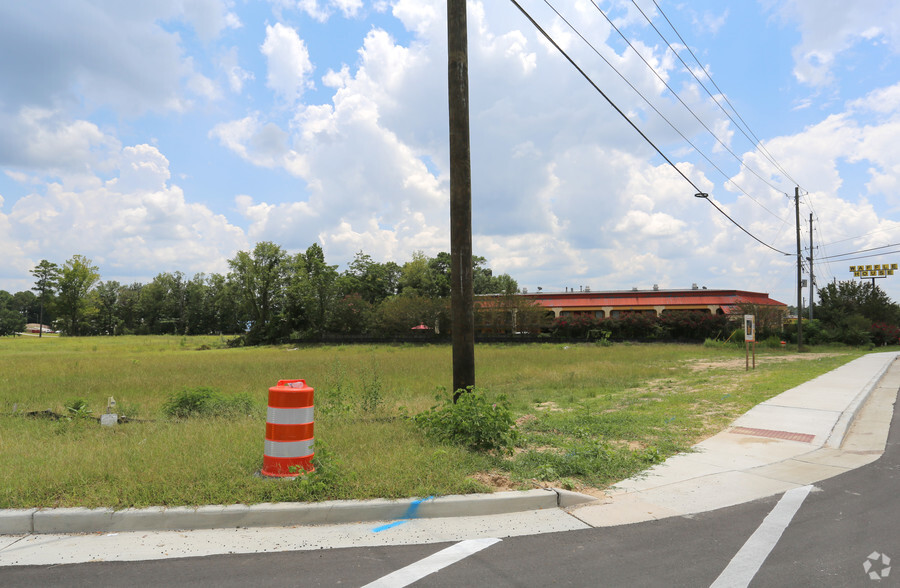 2061 S College St, Auburn, AL for lease - Building Photo - Image 3 of 3