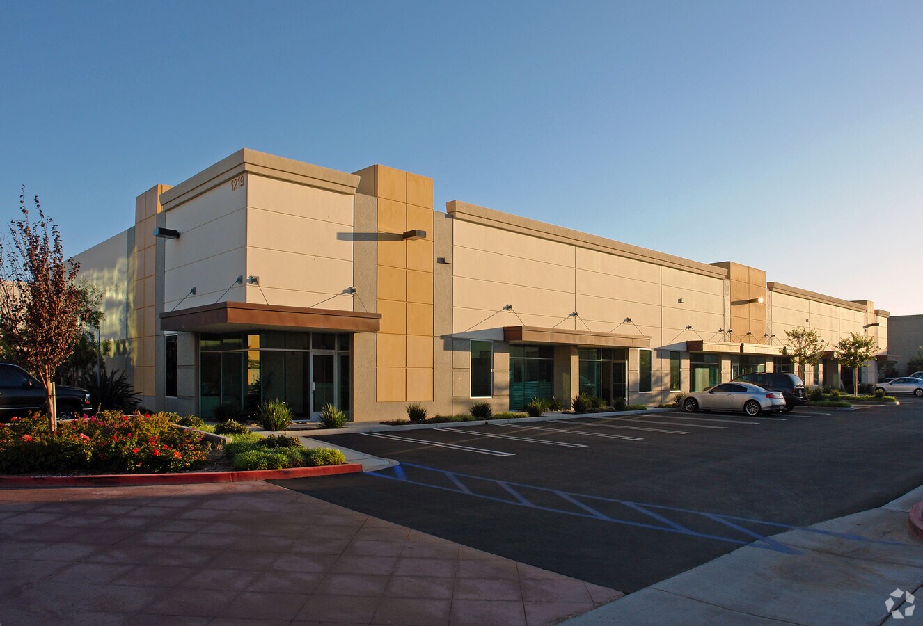 1219 Flynn Rd, Camarillo, CA 93012