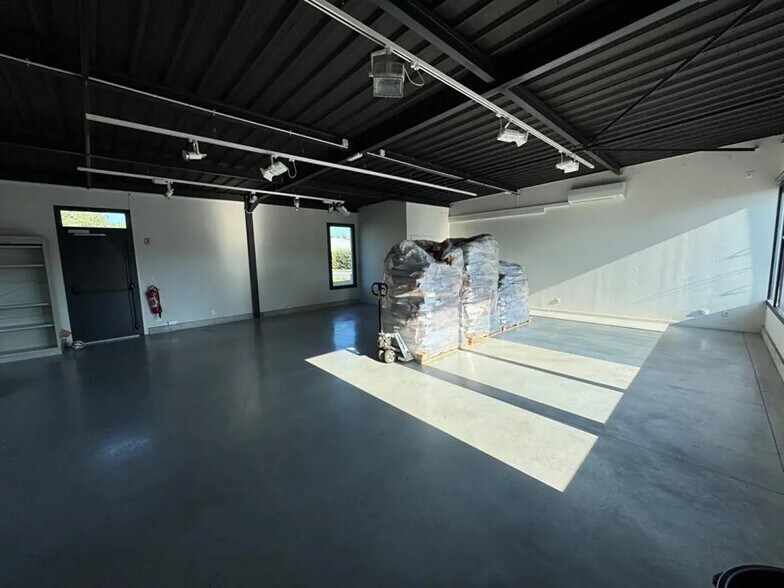 Retail in Plaisance-du-Touch for lease - Building Photo - Image 3 of 4