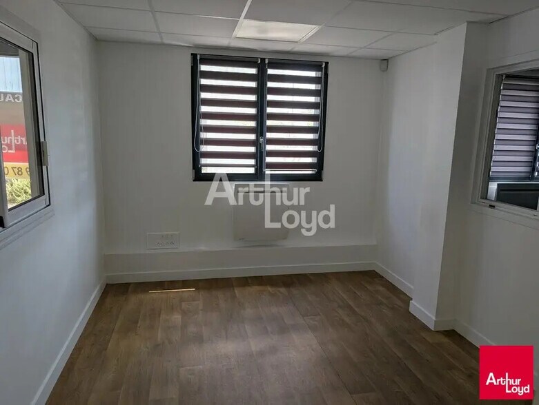 Industrial in Rennes for sale - Interior Photo - Image 3 of 7