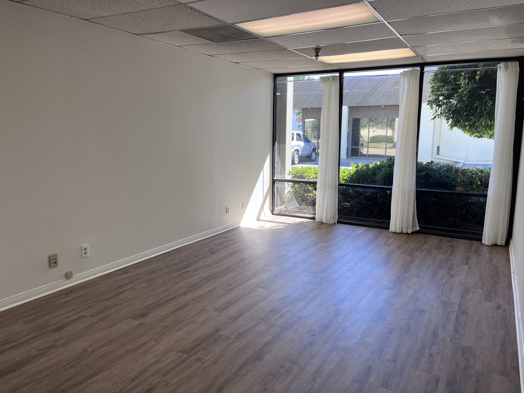 10814 Los Vaqueros Cir, Los Alamitos, CA for lease Interior Photo- Image 1 of 5