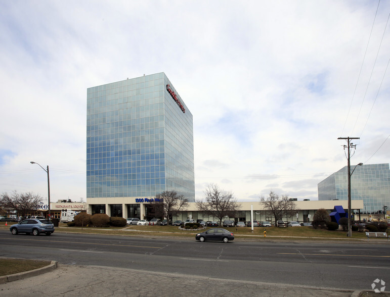 1000 Finch Ave W, Toronto, ON for lease - Primary Photo - Image 1 of 4