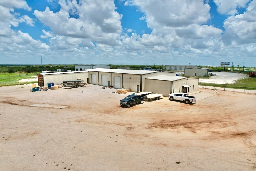 102096 Ih 37, Pleasanton, TX for lease - Building Photo - Image 3 of 18