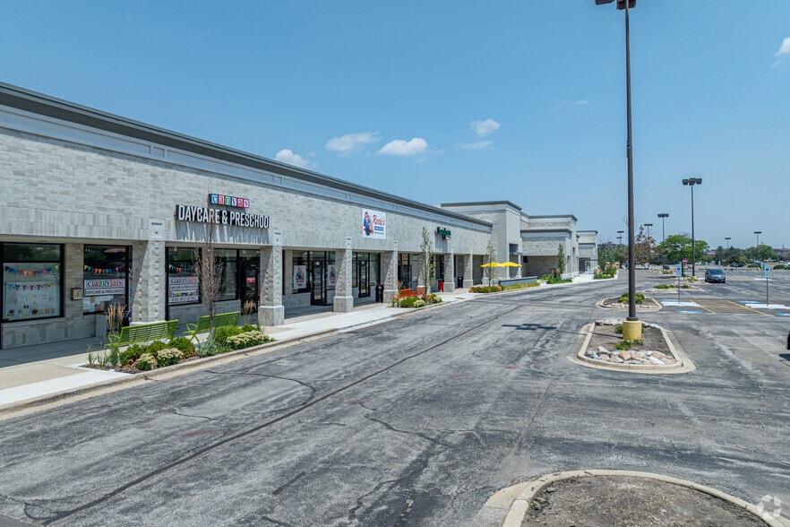 1523-1567 N Aurora Rd, Naperville, IL for sale - Primary Photo - Image 1 of 1