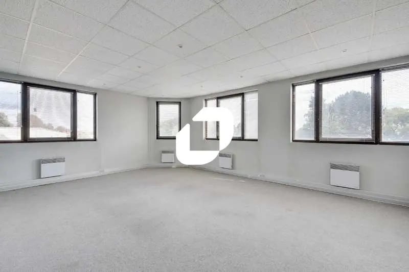 Office in Vitry-sur-Seine for lease - Interior Photo - Image 2 of 21