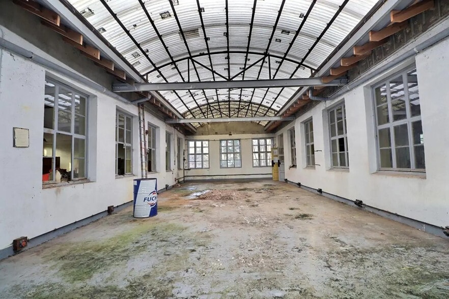 Industrial in Saint-Étienne for sale - Interior Photo - Image 3 of 10