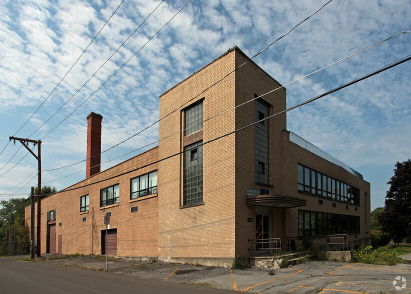 400 Clinton St, Fayetteville, NY for lease - Primary Photo - Image 1 of 12