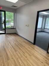 27200 Haggerty Rd, Farmington Hills, MI for lease Interior Photo- Image 1 of 4