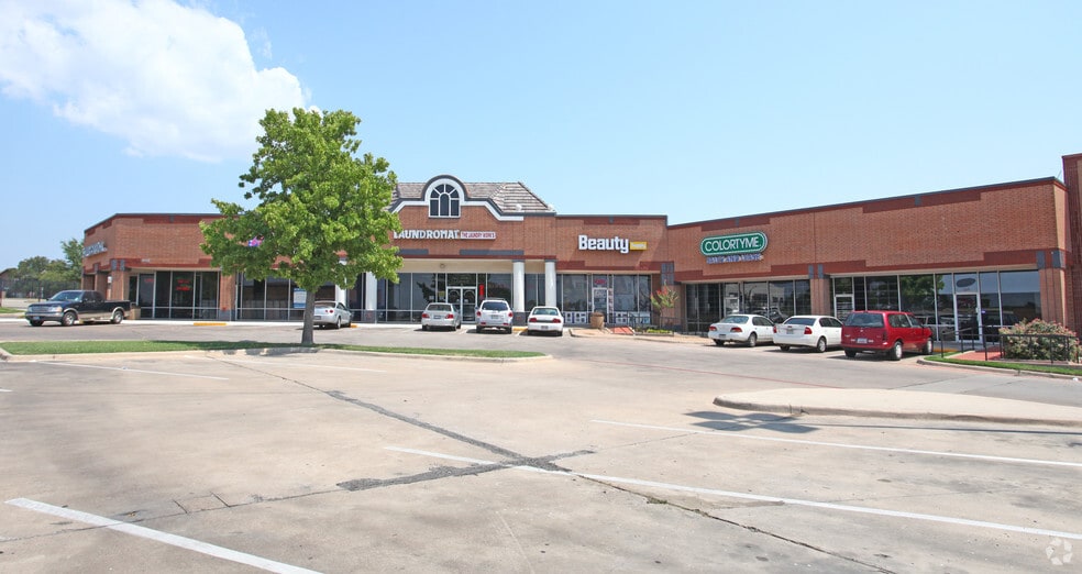 9108-9124 Camp Bowie Blvd W, Fort Worth, TX for lease - Building Photo - Image 2 of 11