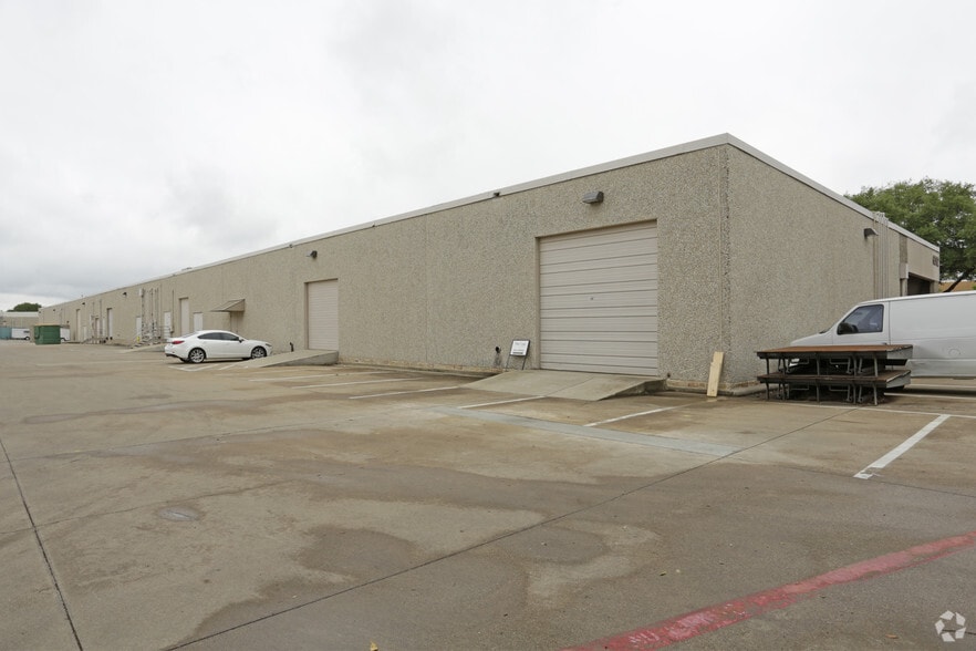 6012 Campus Circle Dr W, Irving, TX for lease - Building Photo - Image 3 of 7