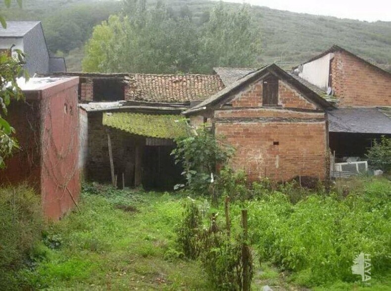 Industrial in León for sale - Building Photo - Image 2 of 4