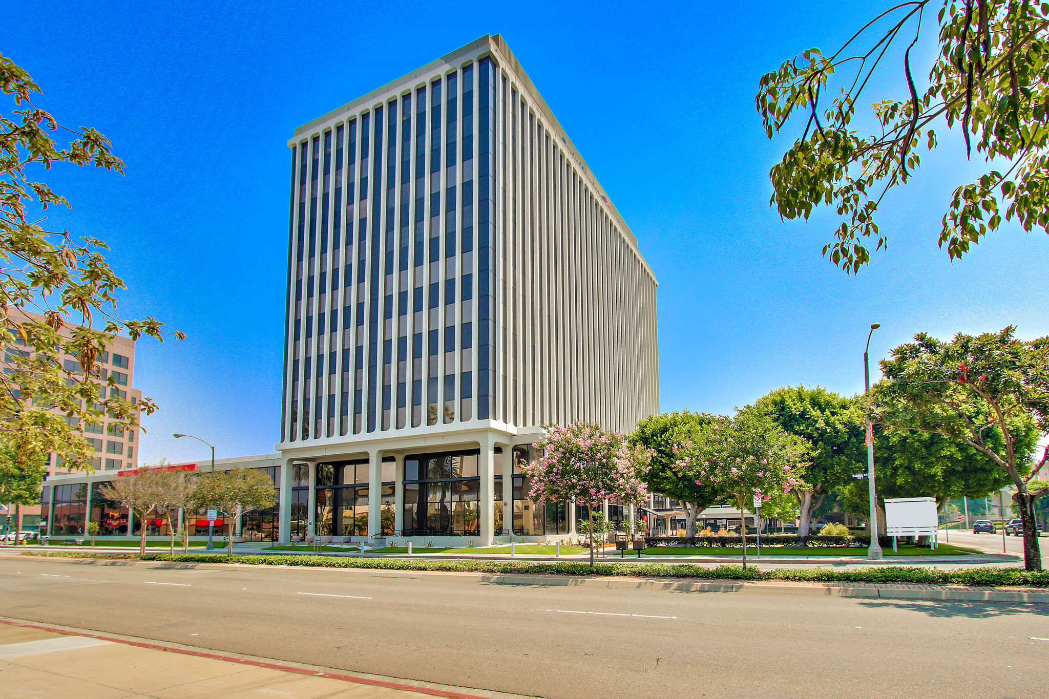 300 S Harbor Blvd, Anaheim, CA for lease Building Photo- Image 1 of 7