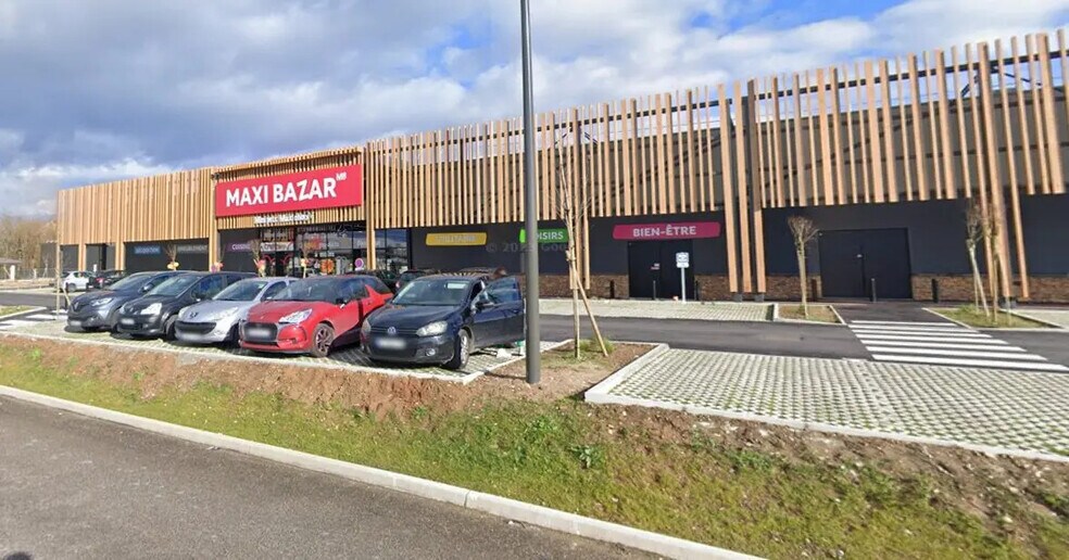 Retail in Tignieu-Jameyzieu for lease - Building Photo - Image 3 of 4