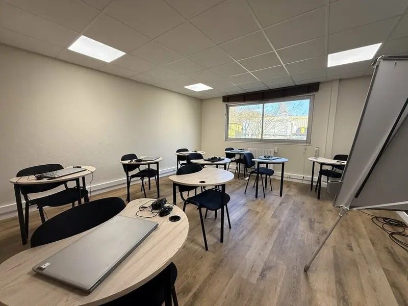 Office in Beauvais for lease Interior Photo- Image 1 of 7