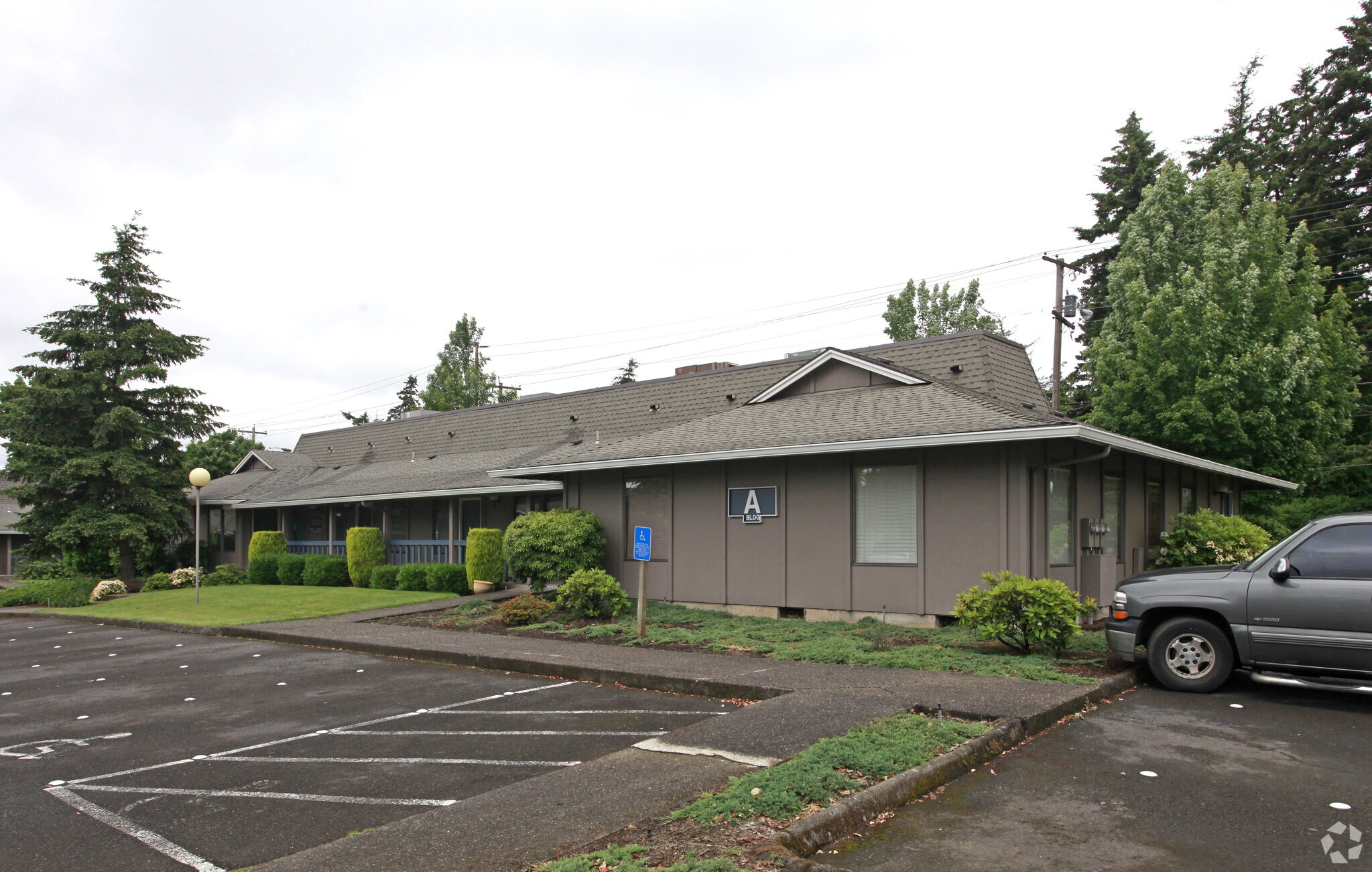 12662-12672 SE Stark St, Portland, OR for sale Primary Photo- Image 1 of 1