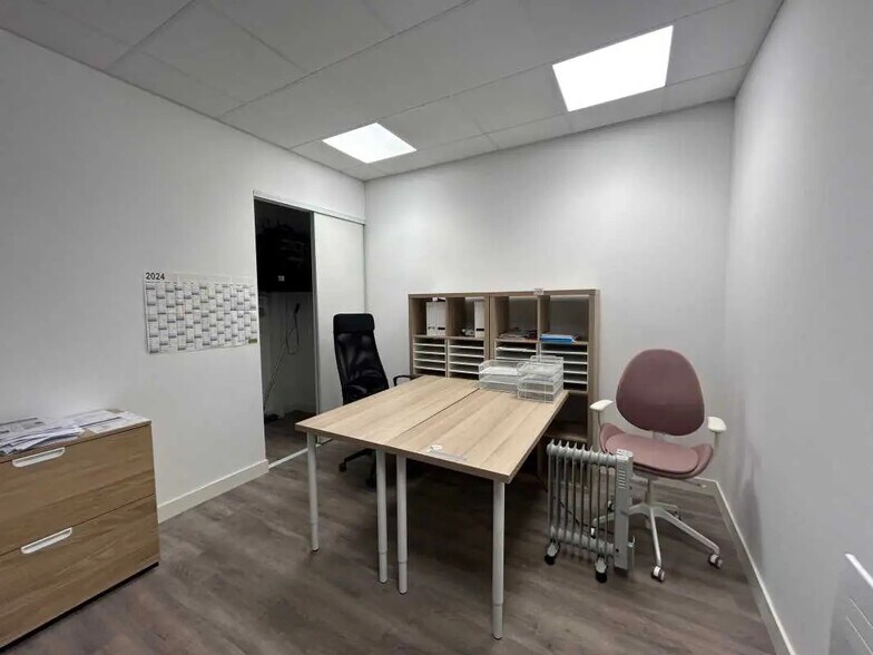 Retail in Saint-Quentin for lease - Building Photo - Image 2 of 11