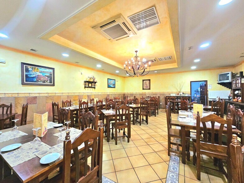 Retail in Córdoba, Córdoba for sale - Building Photo - Image 2 of 31