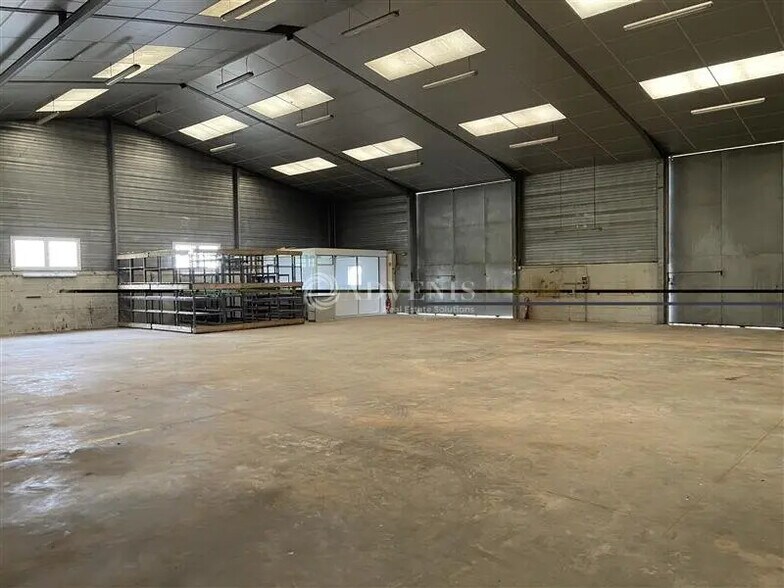 Flex in Thorigné-sur-Dué for lease - Building Photo - Image 2 of 4