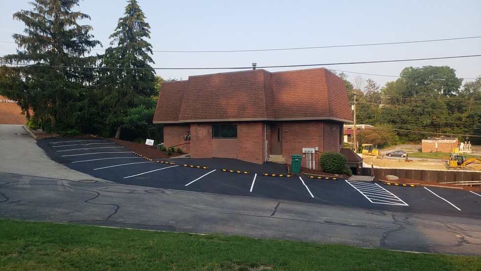 100 James Pl, Monroeville, PA for lease - Building Photo - Image 1 of 12