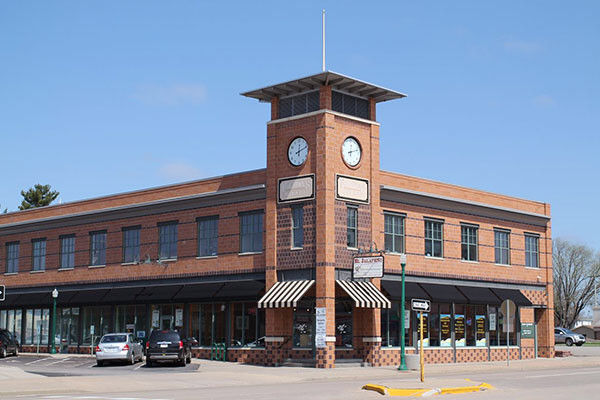 130-146 N Central Ave, Marshfield, WI for lease - Building Photo - Image 1 of 8