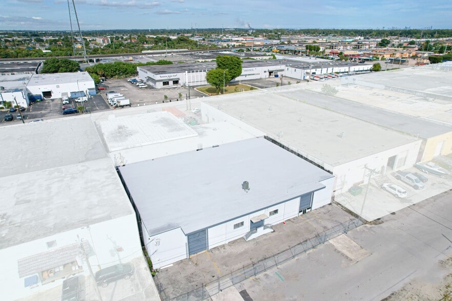 507 W 17th St, Hialeah, FL for sale - Building Photo - Image 3 of 6