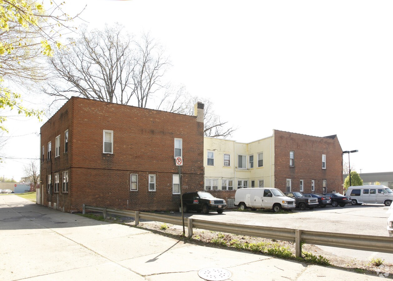 35732 W Michigan Ave, Wayne, MI 48184