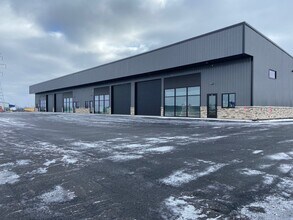 5700 W Clairemont Dr, Appleton, WI for lease Building Photo- Image 1 of 6