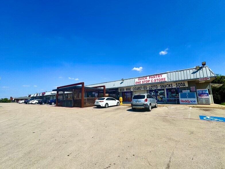 800-832 N Crowley Rd, Crowley, TX for lease - Building Photo - Image 2 of 4