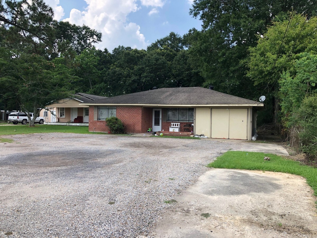 5245 Groom Rd, Baker, LA 70714