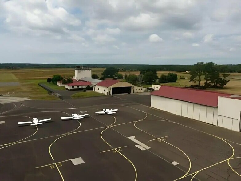 Industrial in Biscarrosse for lease - Aerial - Image 2 of 2