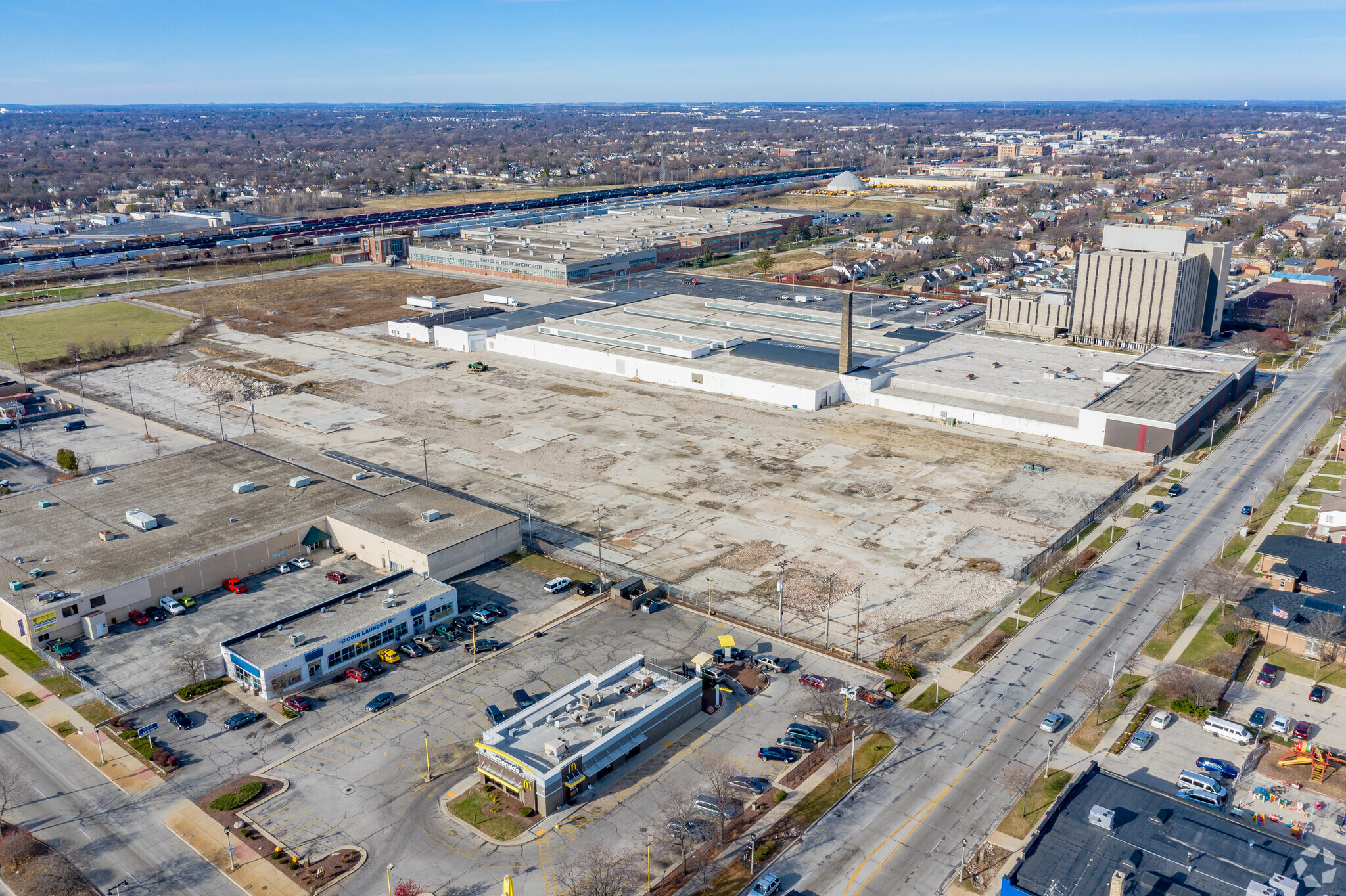 4041-4051 N 27th St, Milwaukee, WI for lease Building Photo- Image 1 of 11