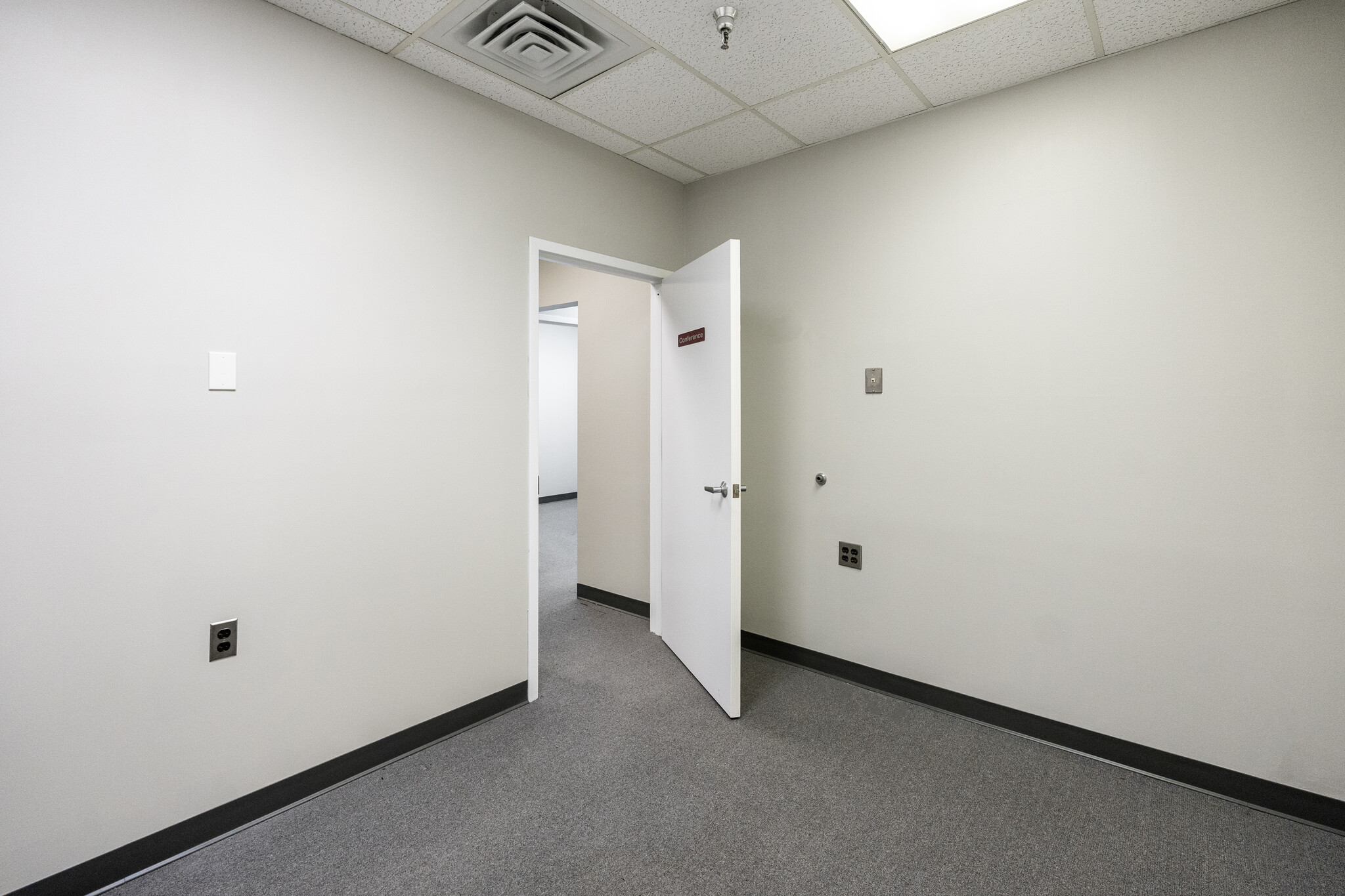3 Neptune Rd, Poughkeepsie, NY for lease Interior Photo- Image 1 of 5