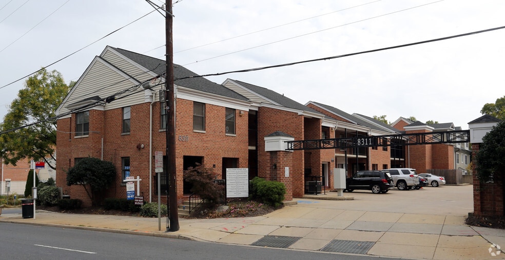 8311 Wisconsin Ave, Bethesda, MD for sale - Building Photo - Image 2 of 9