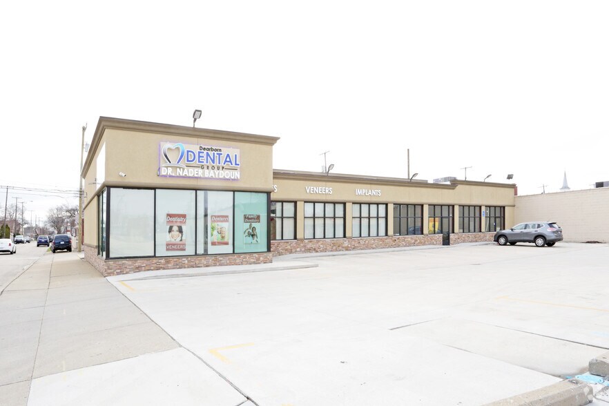 6950 Schaefer Rd, Dearborn, MI 48126