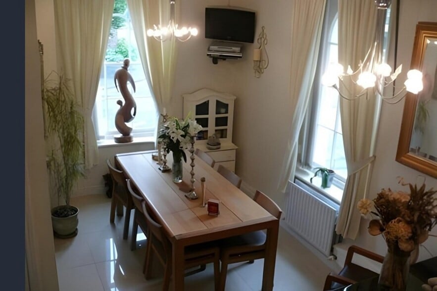 10 Strand St, Poole for sale - Interior Photo - Image 2 of 7