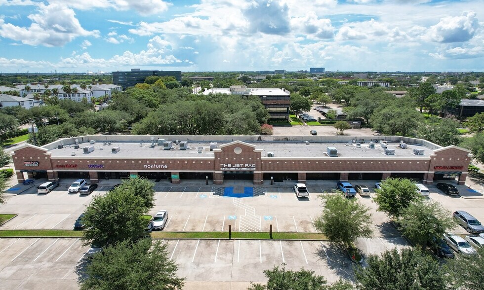 17050 Saturn Ln, Houston, TX for lease - Building Photo - Image 3 of 8