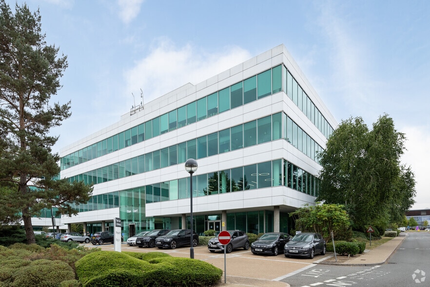 St Albans Rd W, Hatfield for lease - Primary Photo - Image 1 of 2