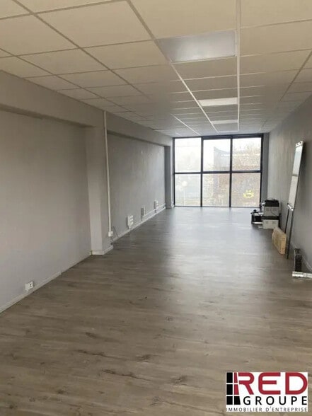 Office in Aubagne for lease - Building Photo - Image 3 of 4