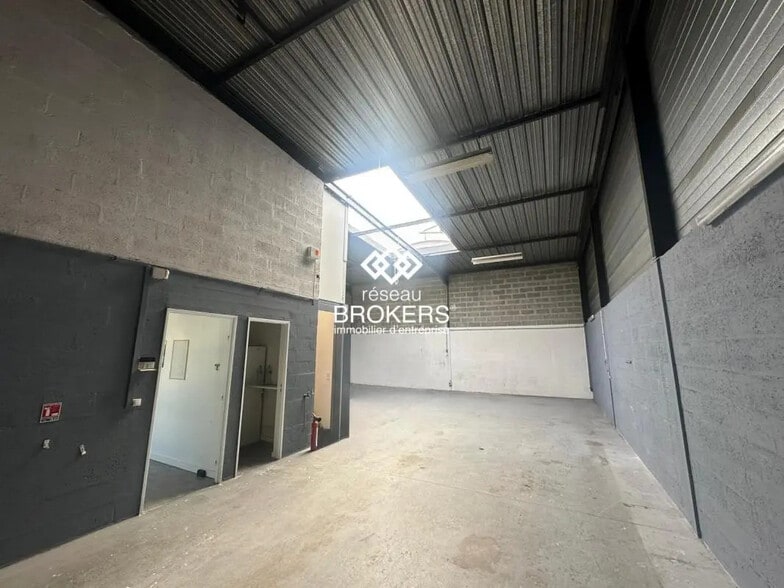 Industrial in Saint-Leu-la-Forêt for lease - Interior Photo - Image 2 of 3