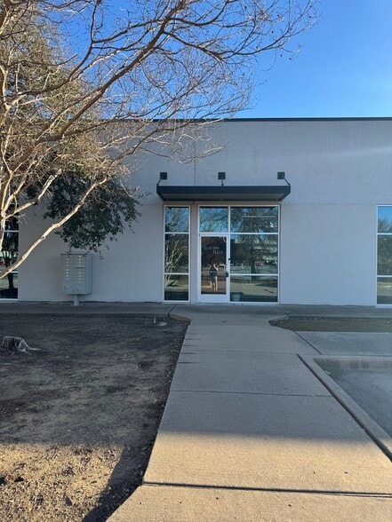 1380 River Bend Dr, Dallas, TX for sale - Building Photo - Image 3 of 18