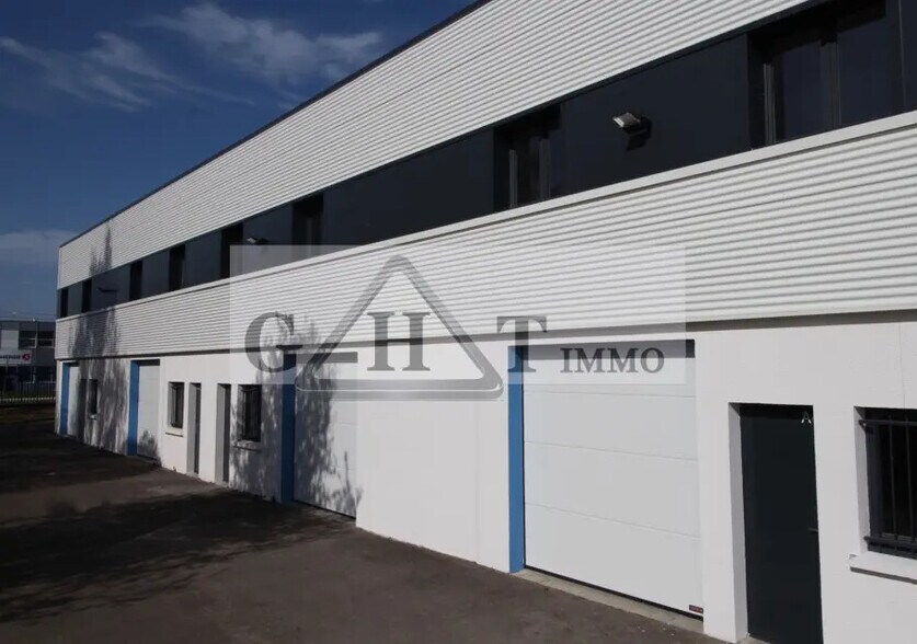 Industrial in Moissy-Cramayel for lease - Building Photo - Image 2 of 5