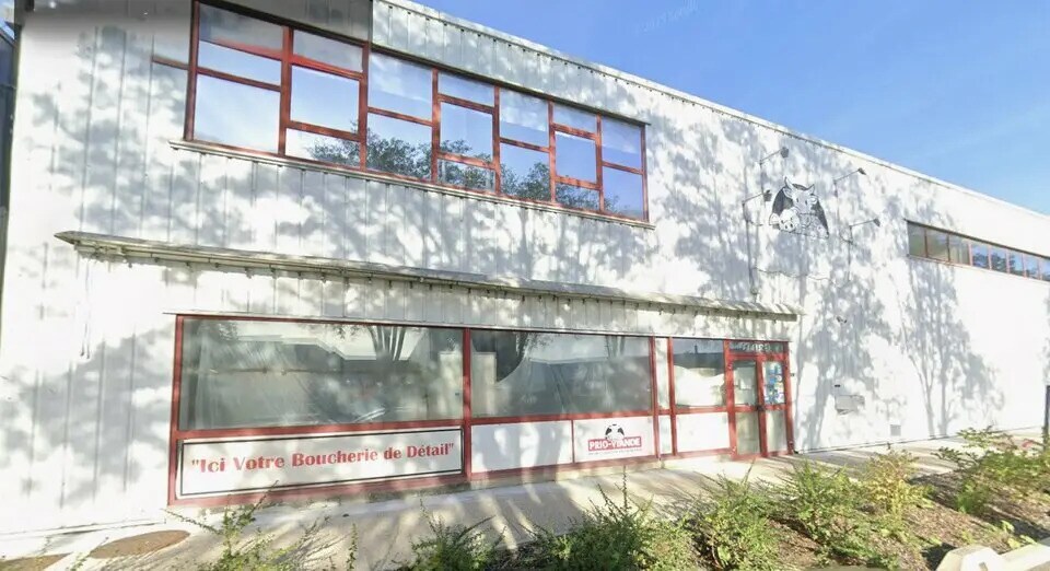 Retail in Saint-Thibault-des-Vignes for lease Building Photo- Image 1 of 6