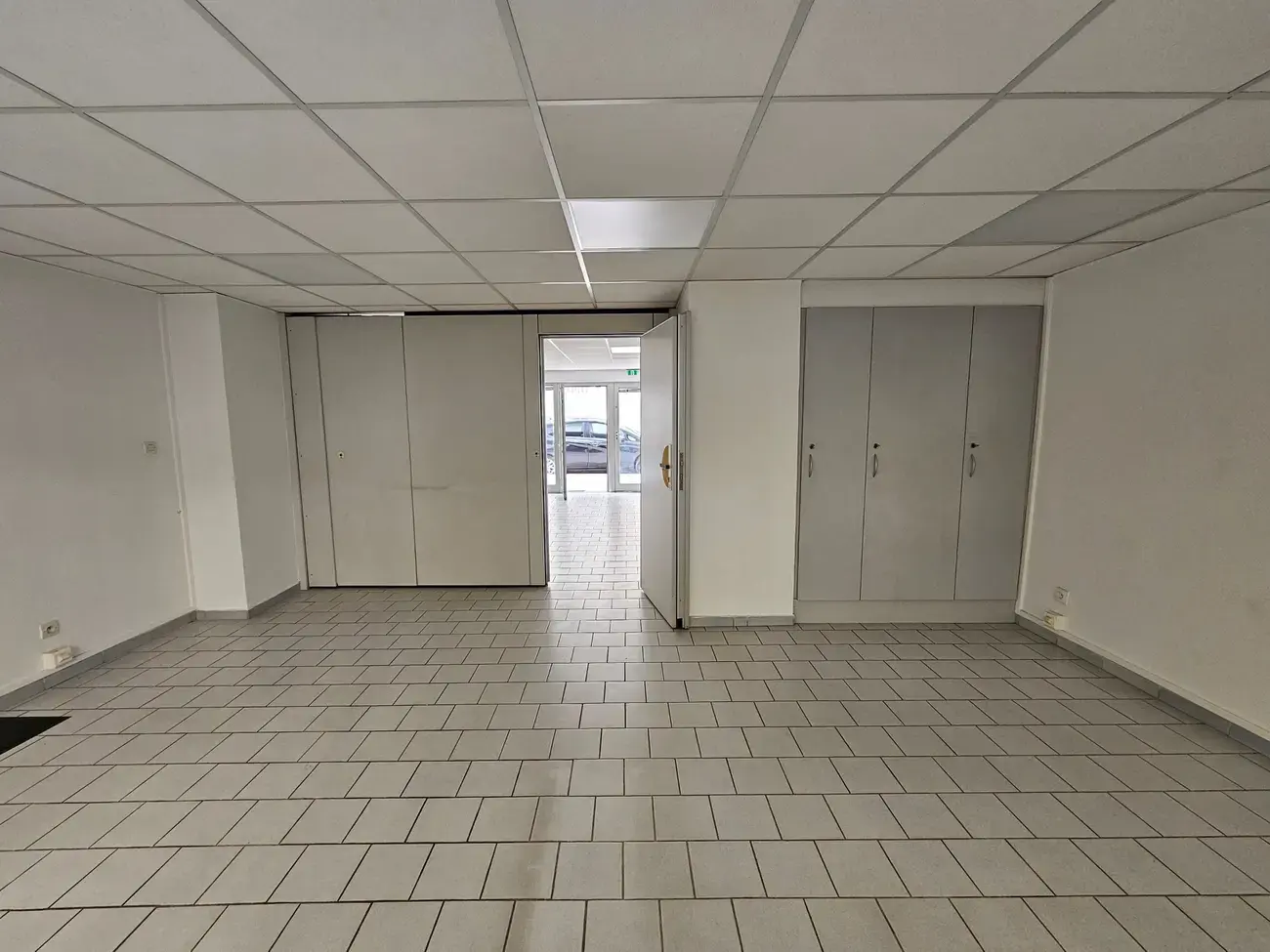 Office in Paris for lease Interior Photo- Image 1 of 7