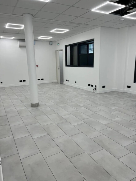 Office in Paris for sale - Building Photo - Image 3 of 17